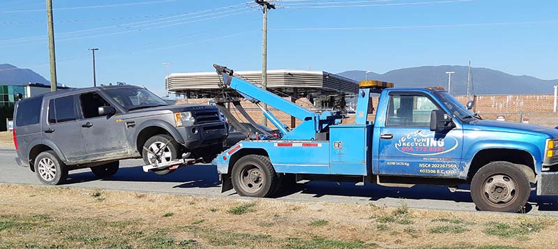 Vancouver Scrap Car Removal towing a Land Rover
